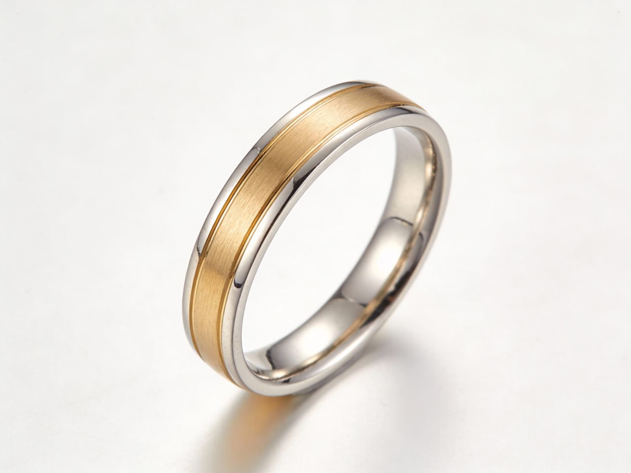 Обручальное кольцо из платины